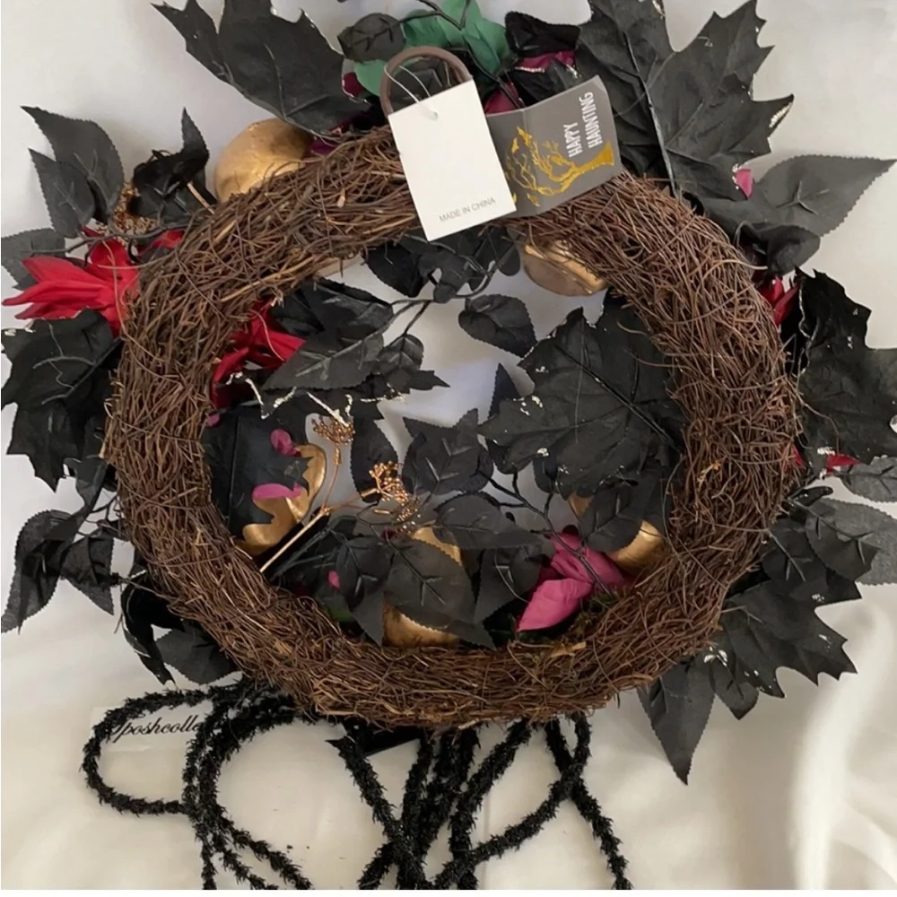 NWT Gothic Wreath